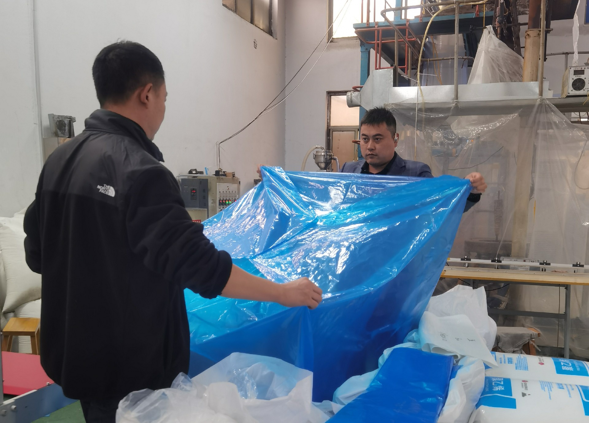 进口原料+24 小时产能！山东莱阳金池包装，靠谱防锈袋认准这家！